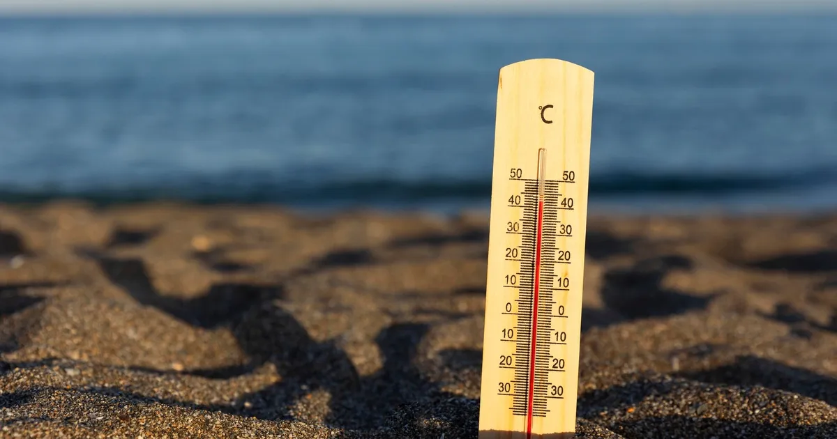 Termómetro a marcar temperatura extrema durante uma vaga de calor
